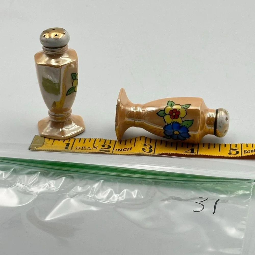 Orange Lusterware Salt Pepper Shakers Painted Flowers‎ Trim Gold made Japan